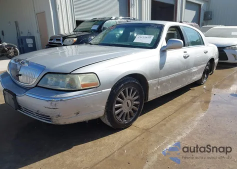 2005 Lincoln Town Car Signature z USA, uszkodzony, nr VIN 1LNHM81WX5Y657787